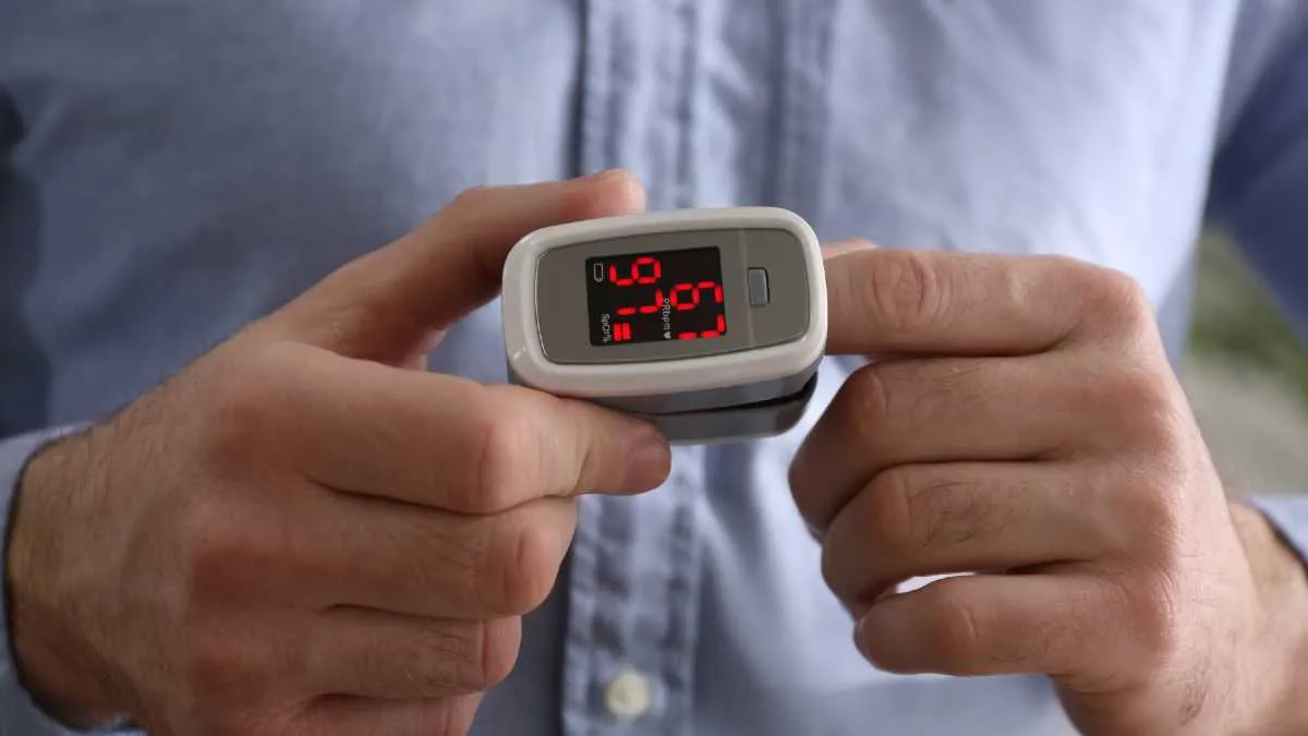 Oxímetro de pulso, el monitor de la salud que necesitas tener en casa