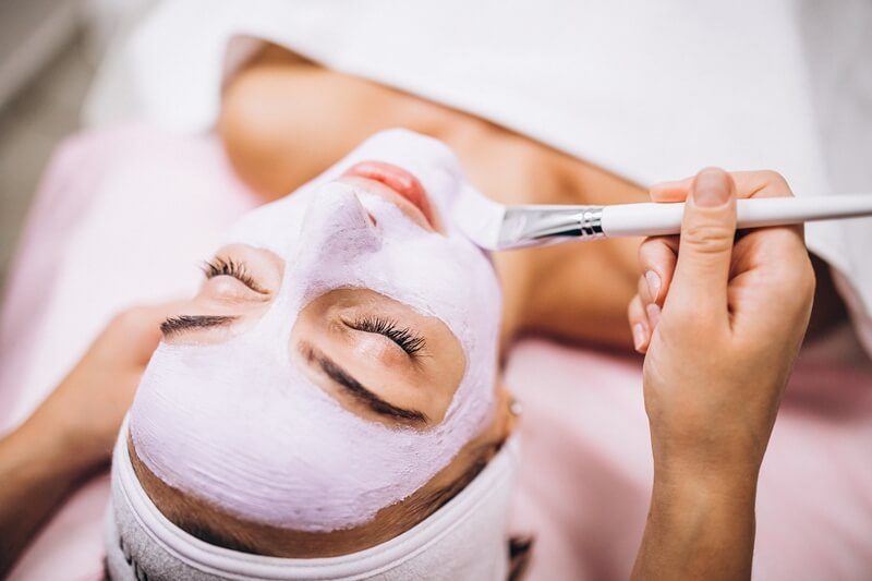 Limpieza facial profunda profesional: beneficios, precio y frecuencia ideal